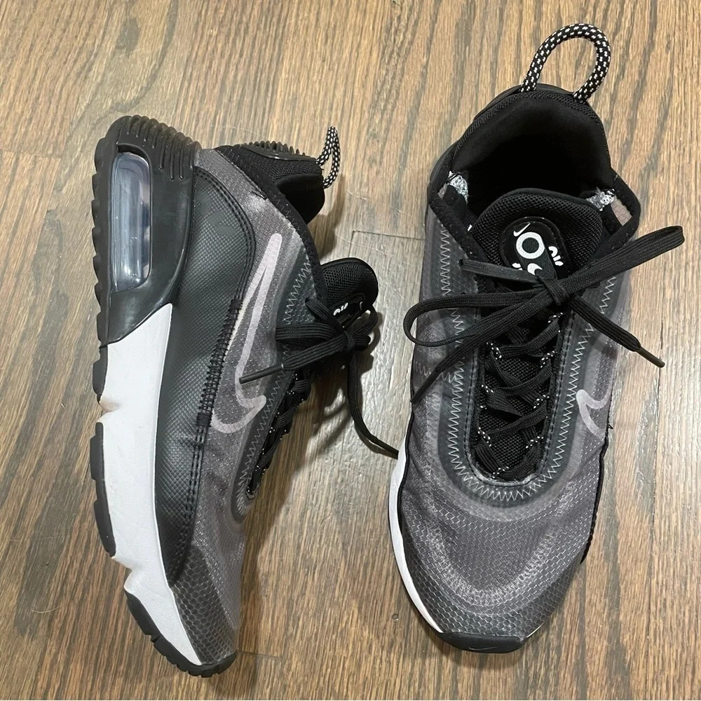 Nike Air Max 2090 "Black/Wolf Grey" women’s 6